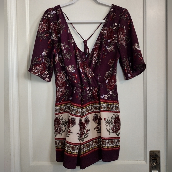 Francesca's Mi Ami Floral Romper Women's Size M EUC - Picture 1 of 4